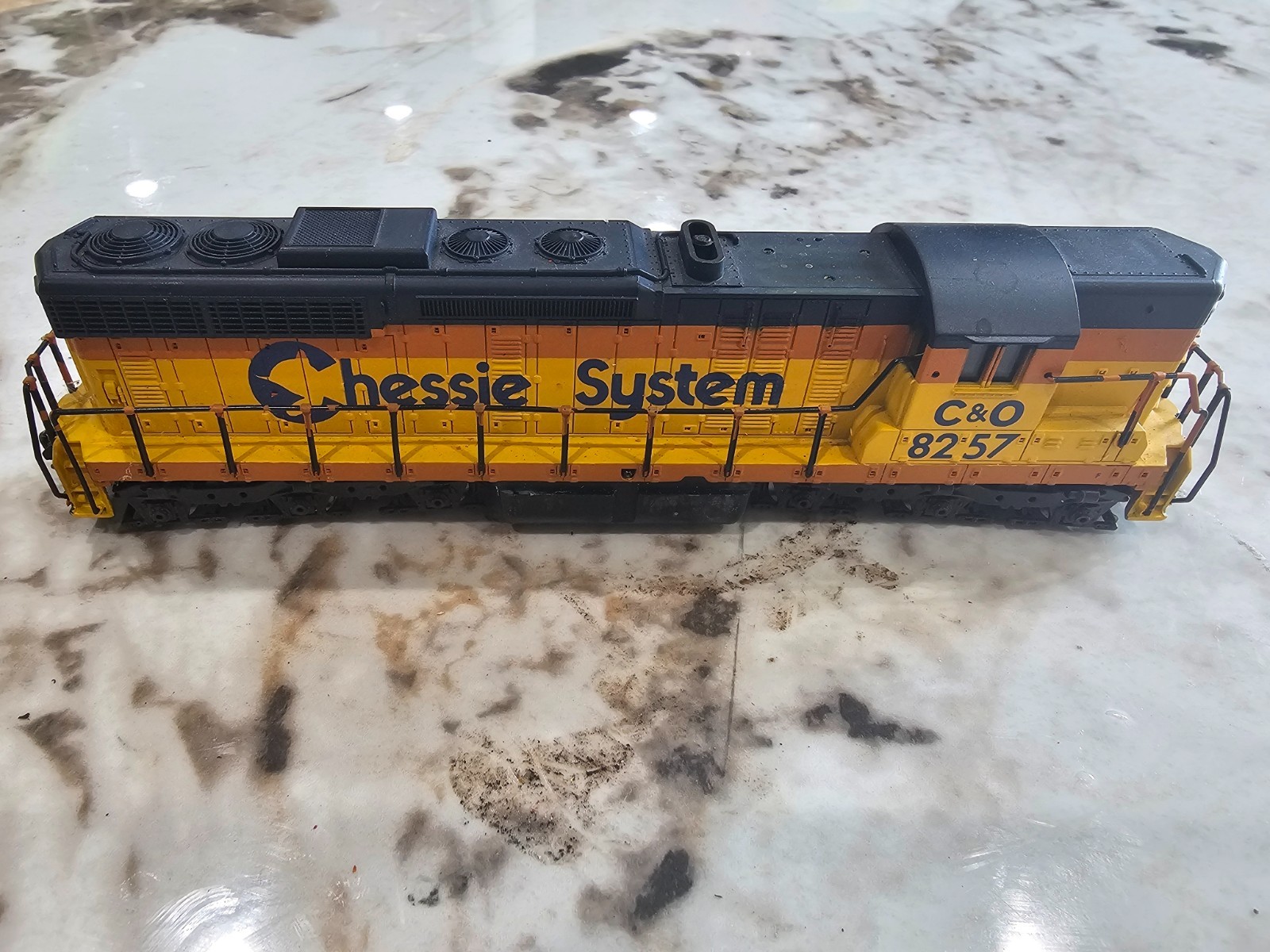 Pair Atlas HO Custom Chessie System C&O SD24 High Hood Diesel Locos 8256 8257