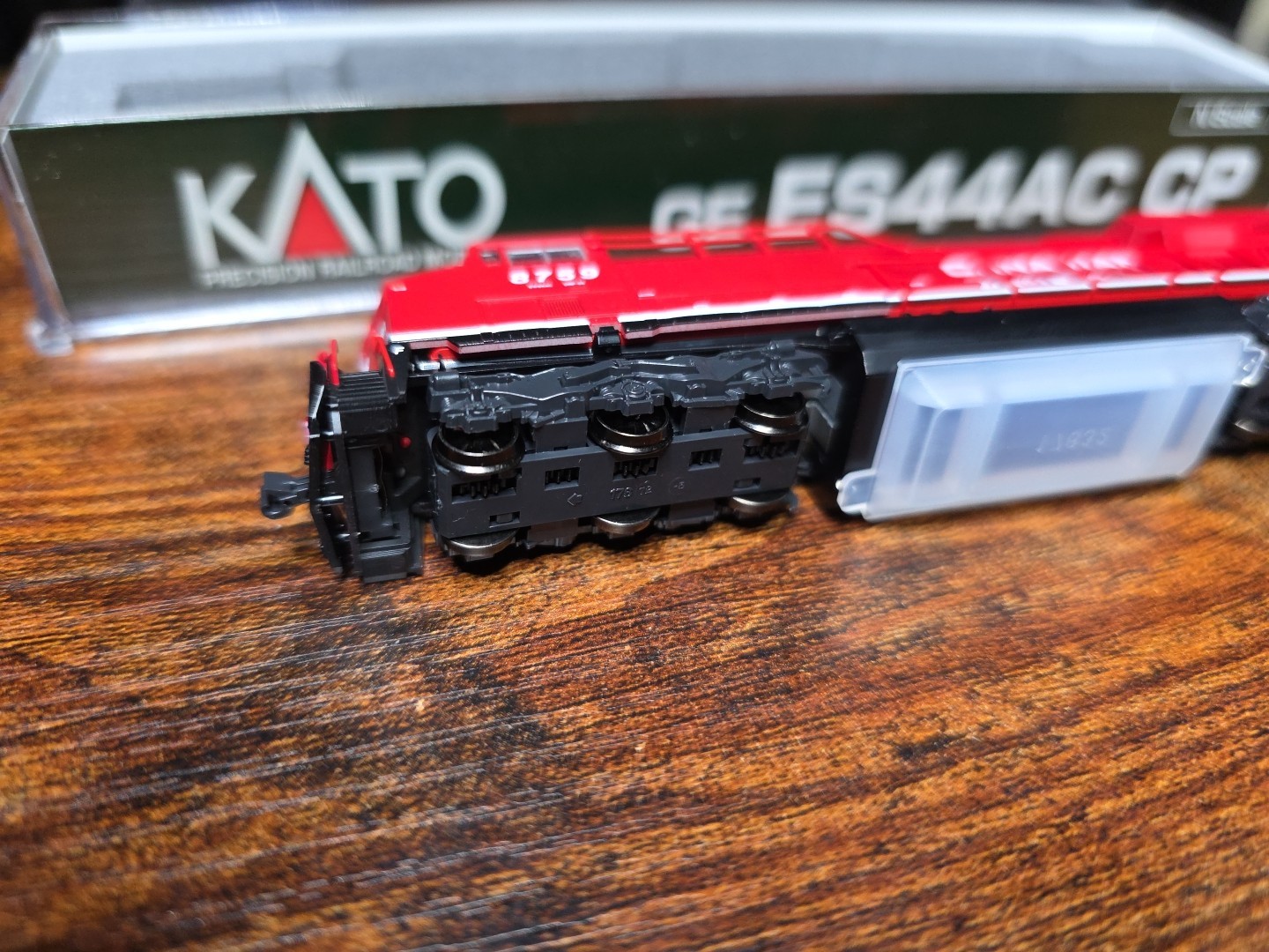 KATO Canadian Pacific – GE ES44AC CP #8706 CP #8759 – NEW