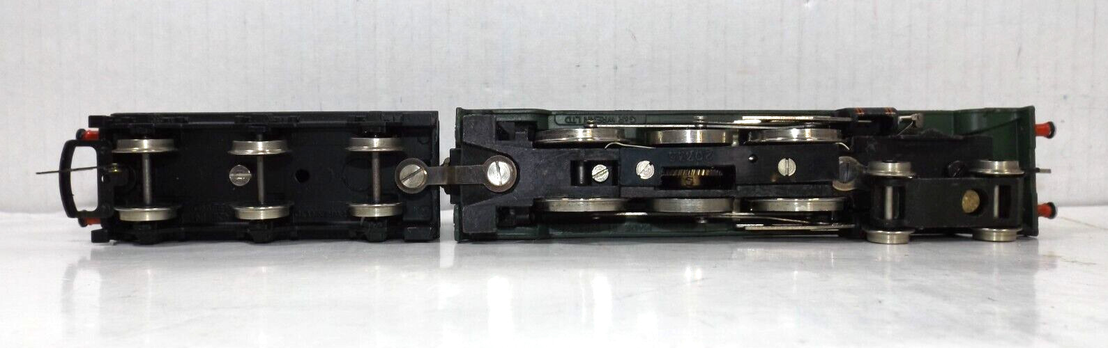 Wrenn OO/HO Cardiff Castle 4-6-0 steam engine in original box