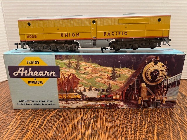 HO Scale Athearn, Union Pacific Yellow Box Car, #605B