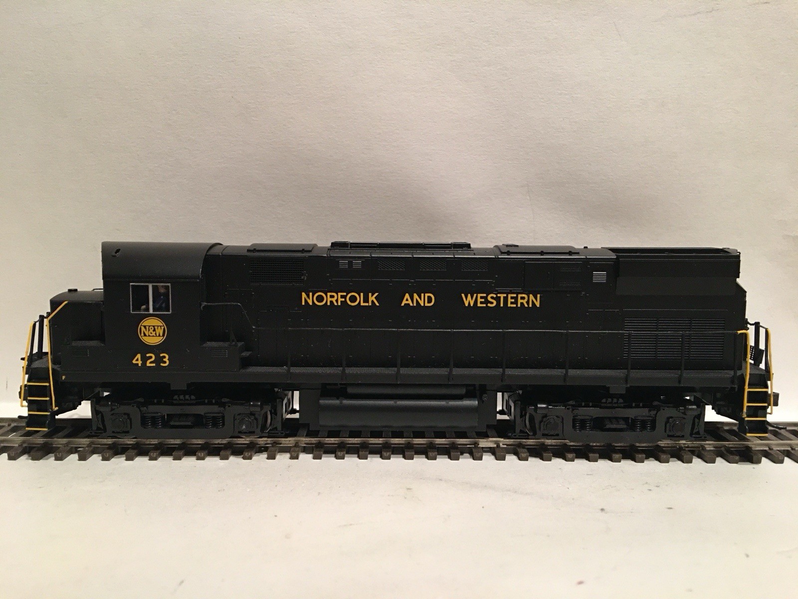 HO Atlas Classic Norfolk & Western ALCO C-424 Powered Diesel Locomotive N&W #423