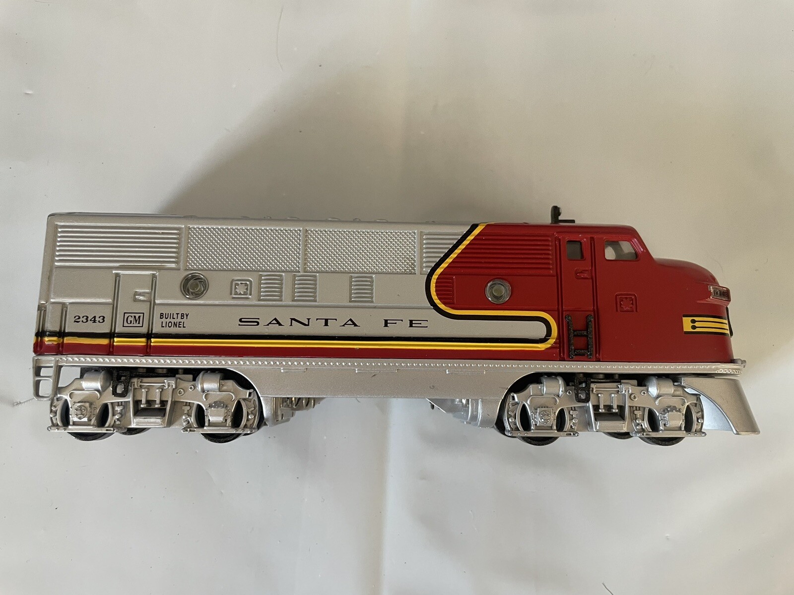 Untested On Track – Has Light And Sound – Lionel Santa Fe 2343 Model Train