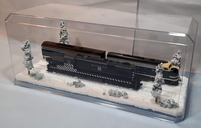 HO SCALE 16″ DOUBLE TRACK “WINTER SCENE” – DISPLAY CASE – FOR ANY HO TRAIN