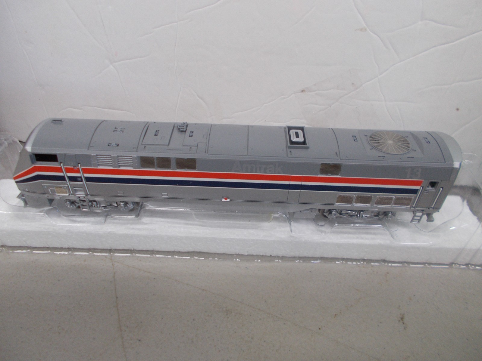 ATHEARN # 91573 ~ AMTRAK P-42 LOCOMOTIVE # 13~DCC PLUG ~HO SCALE