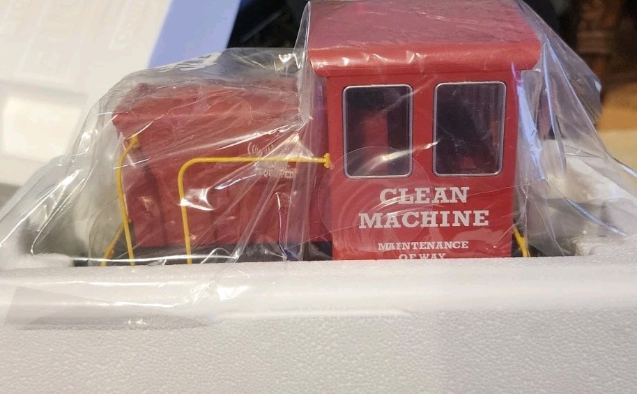 Piko 38506 G Scale Clean Machine R/C GE 25-Ton Track Cleaning Locomotive