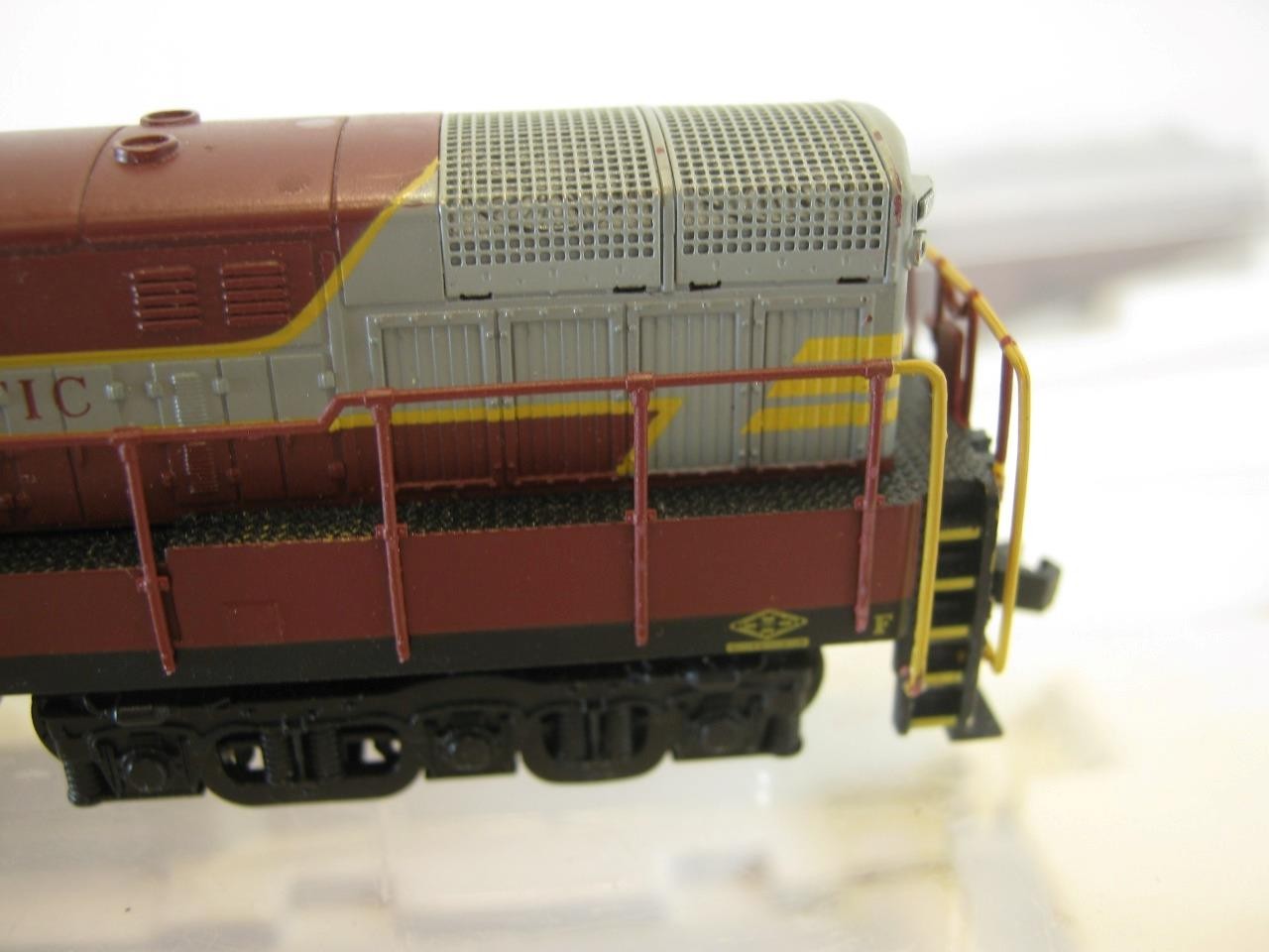 N Scale Atlas Train Master Canadian Pacific #8905 Item 49660 DCC Ready W/Caboose