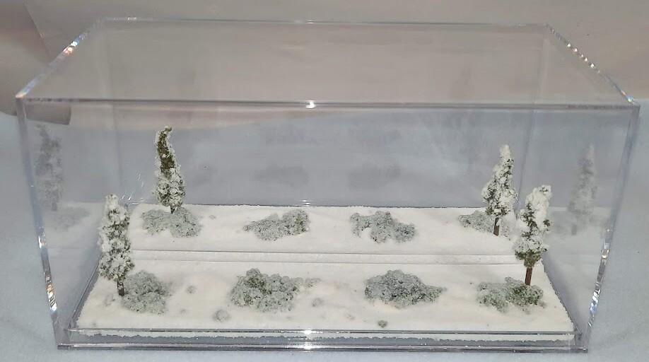 Z SCALE -SINGLE TRACK 8″ -DISPLAY CASE -“WINTER SCENE” FOR ANY Z TRAINS