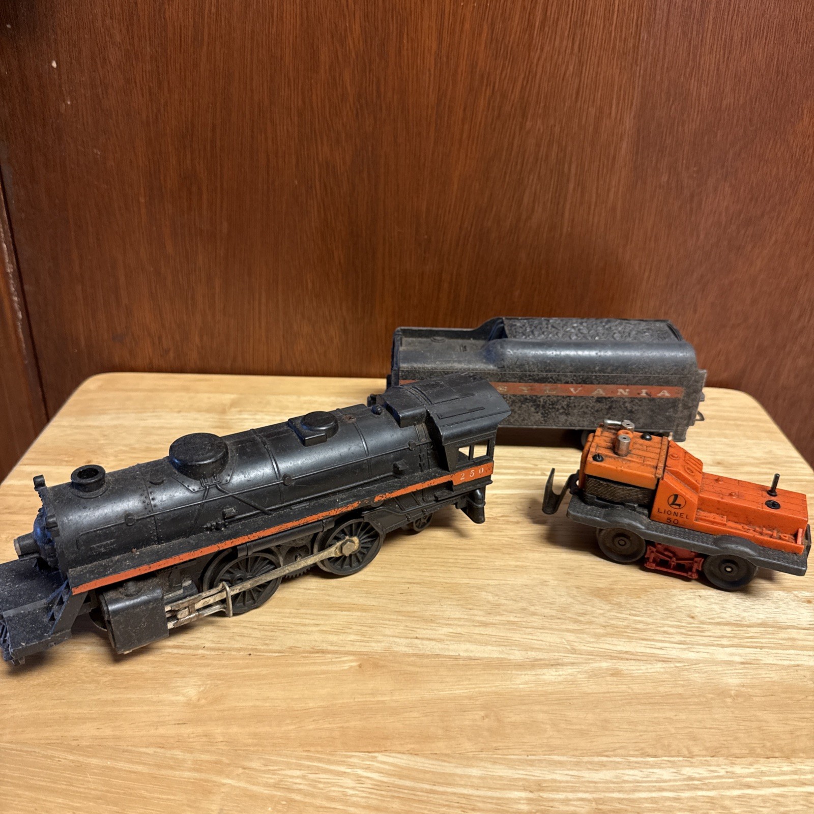 Lionel 250 Steam Locomotive Orange Stripe Vintage USA Tender & Track Cleaner