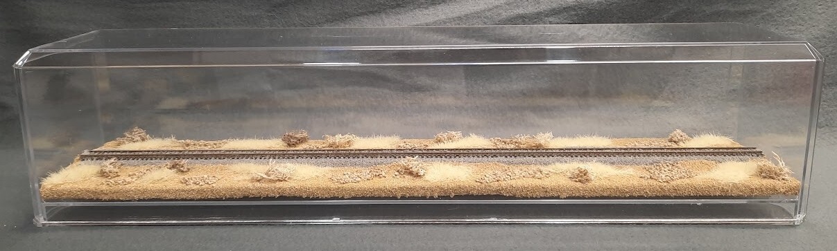 Z SCALE 16″ SINGLE-TRACK DISPLAY CASE -“DESERT SCENE” – FOR ANY Z TRAINS