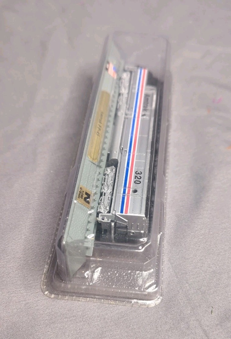 Del Prado N Scale Amtrak FP-45 Display Model Locomotive #320- 1:160 Sealed Box