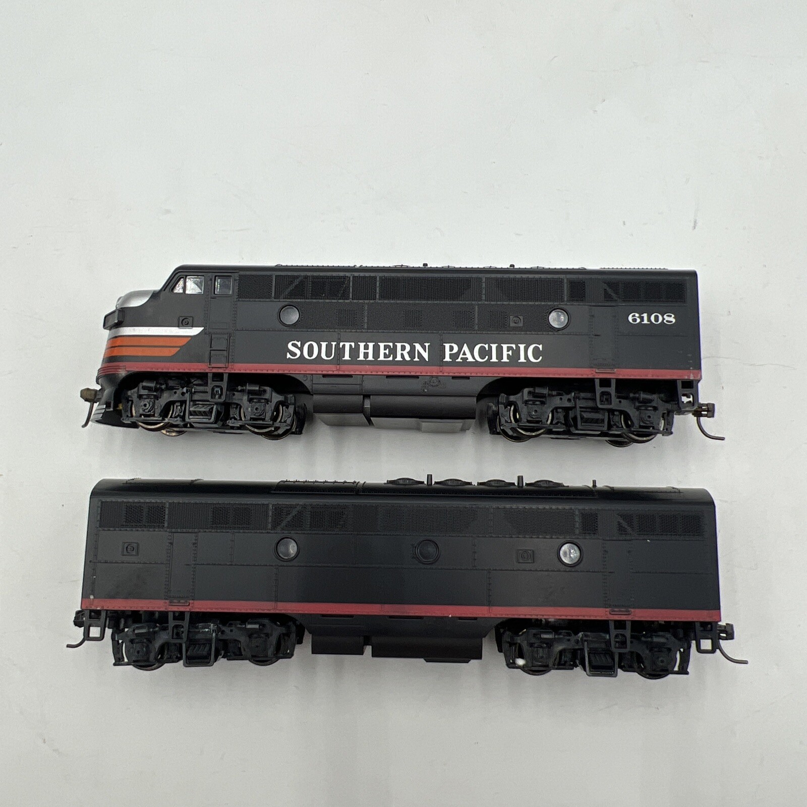 STEWART KATO SOUTHERN PACIFIC F3A POWERED DIESEL LOCOMOTIVE 6108 & F3B DUMMY EUC
