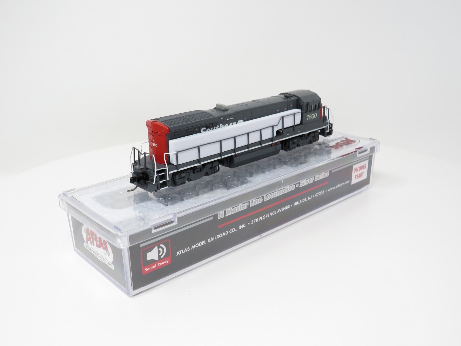 Atlas N 40005445 Southern Pacific SP GE B30-7 Diesel Locomotive DC Freight Train