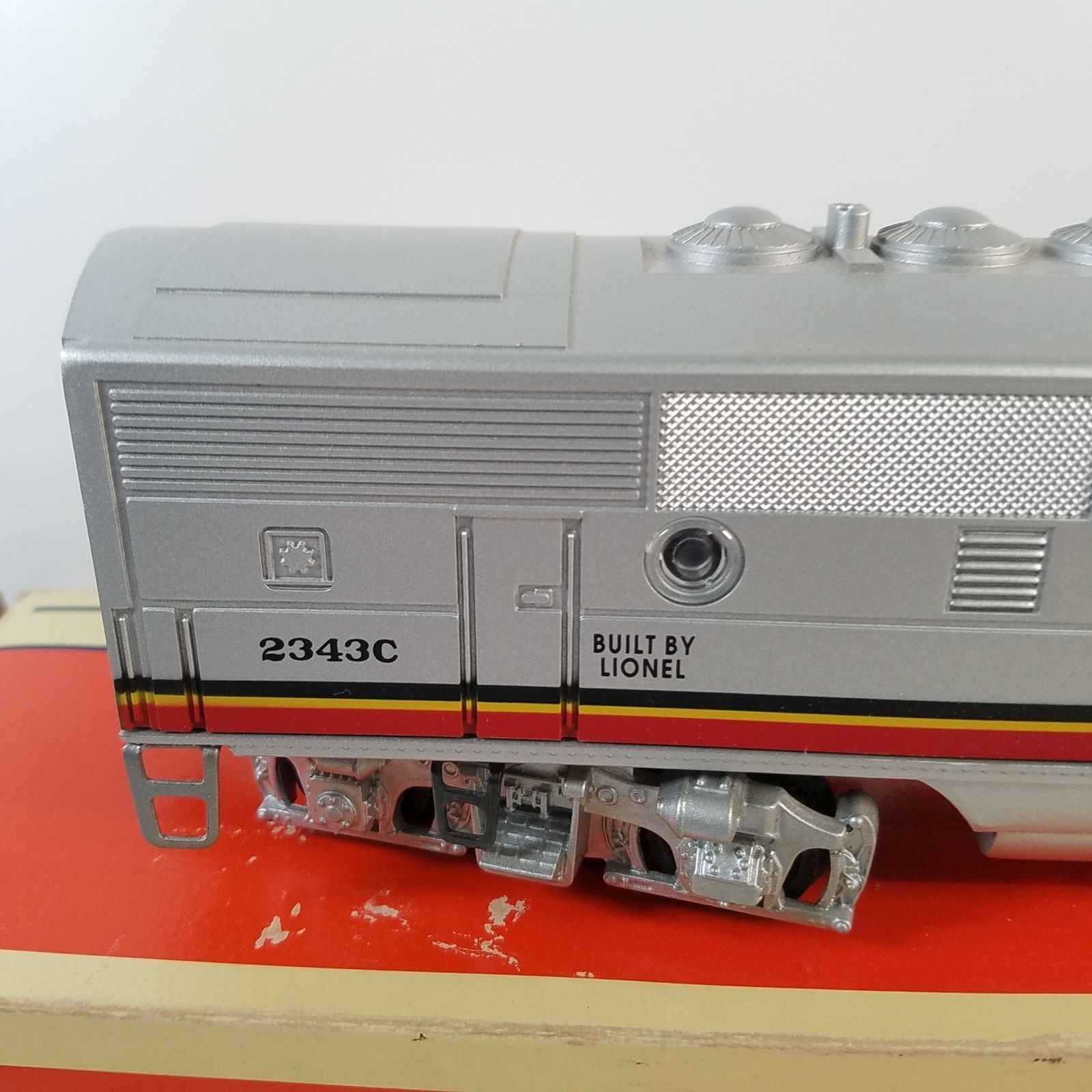 Lionel Santa Fe 2343C F3B War Bonnet O Gauge Silver Truck Clear Porthole 6-18136