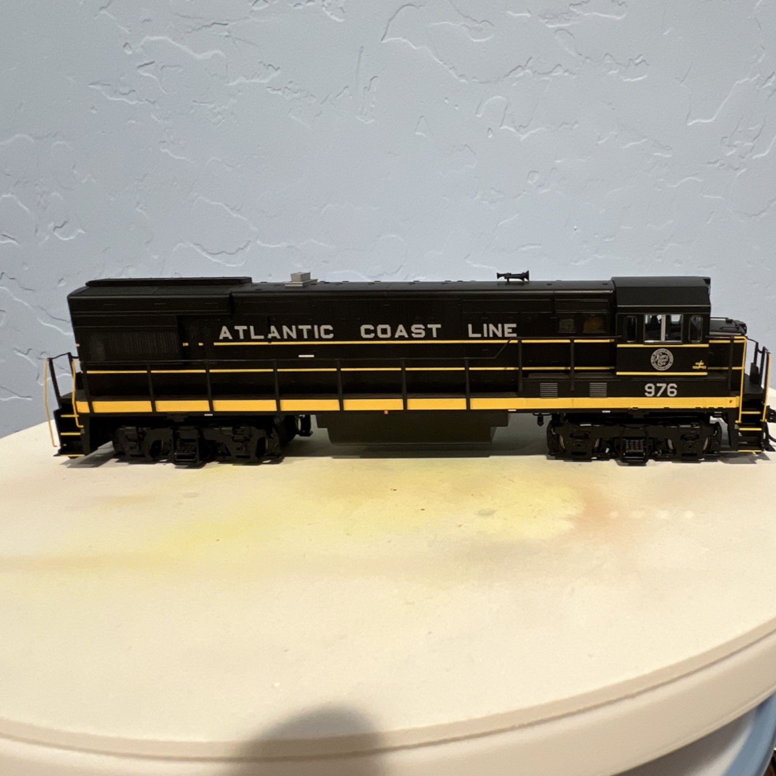 HO Scale Proto 2000 Atlantic Coast Line U30B Diesel DCC & Sound #976 (2 of 2)