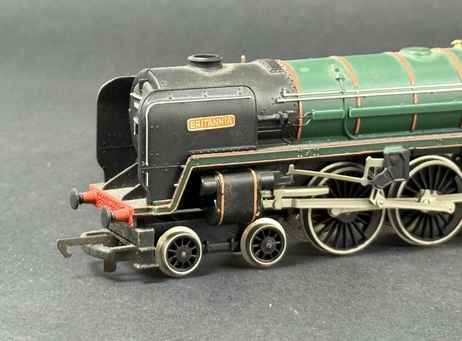 Hornby Britannia British Railways HO Scale Electric Train Locomotive & Tender
