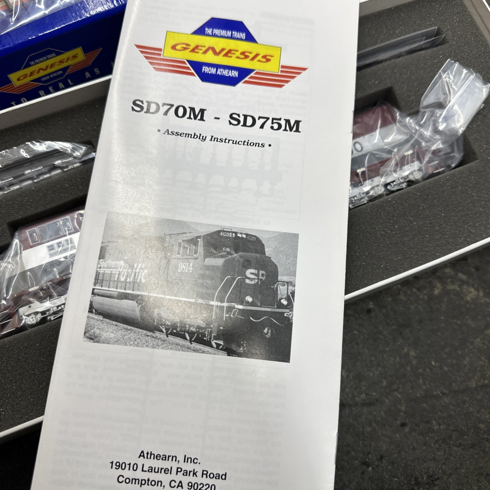 Athearn 0G6116 HO Scale Electro-Motive SD70M EMD Diesel Locomotive #7000 NIB