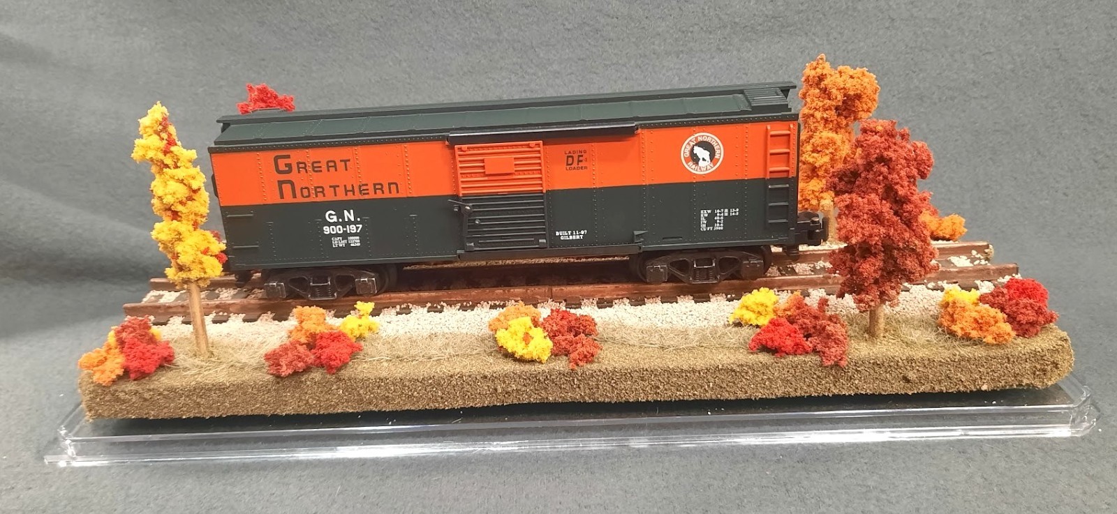 S SCALE 13″ SINGLE TRACK DISPLAY CASE- “FALL FOILAGE SCENE”-FOR ANY S TRAINS