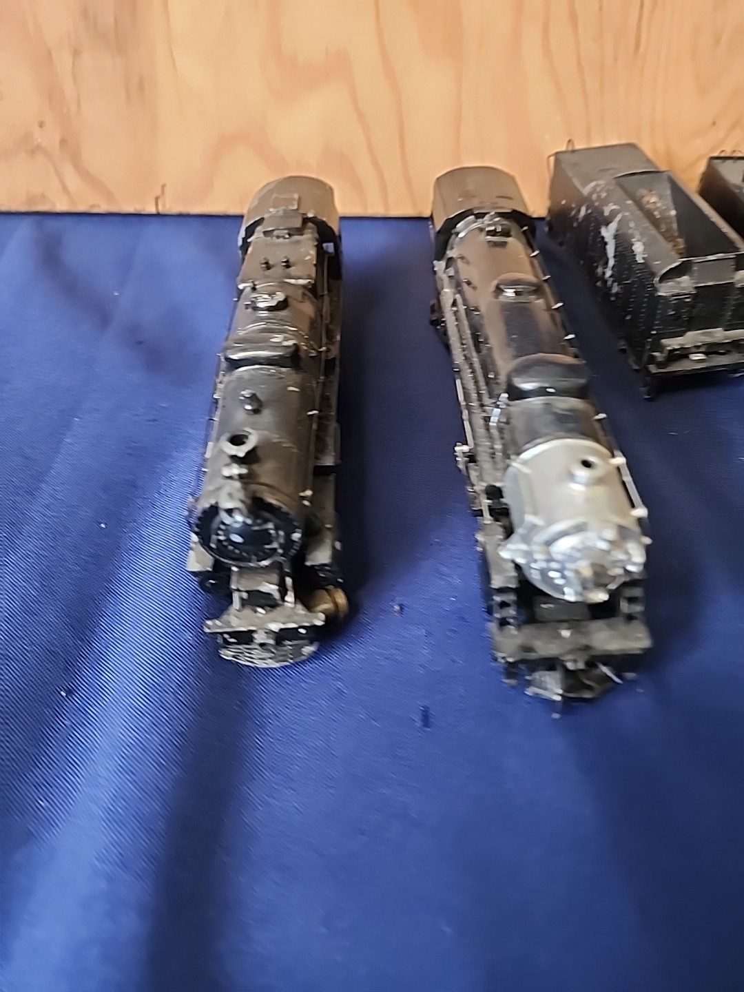 Vintage Set Of Unbranded Train Heavy Metal Locomotive Looks Great Untested 7”
