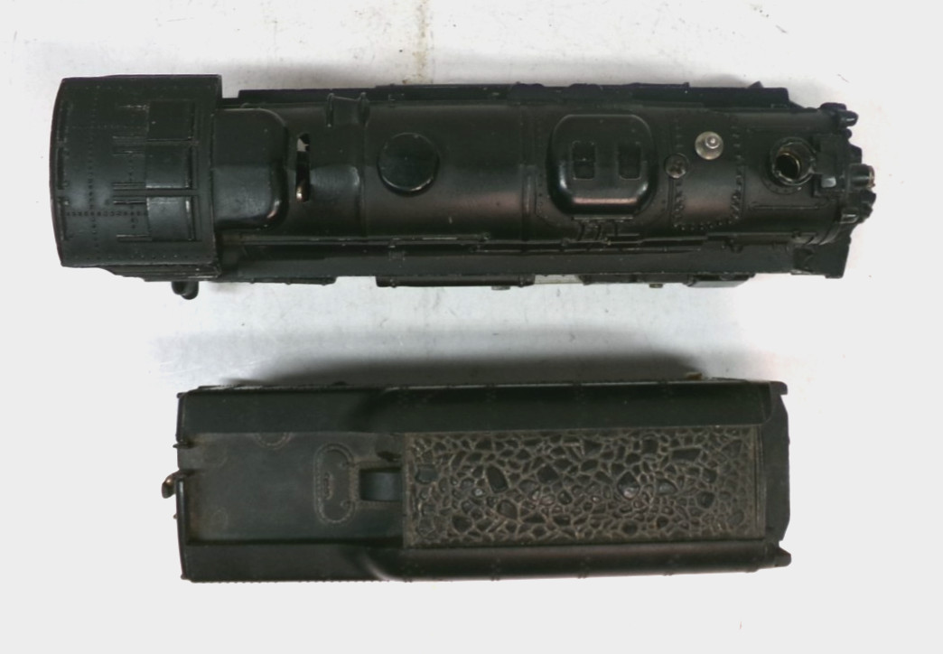 O gauge Lionel steam engine #2018 (lot 3703)
