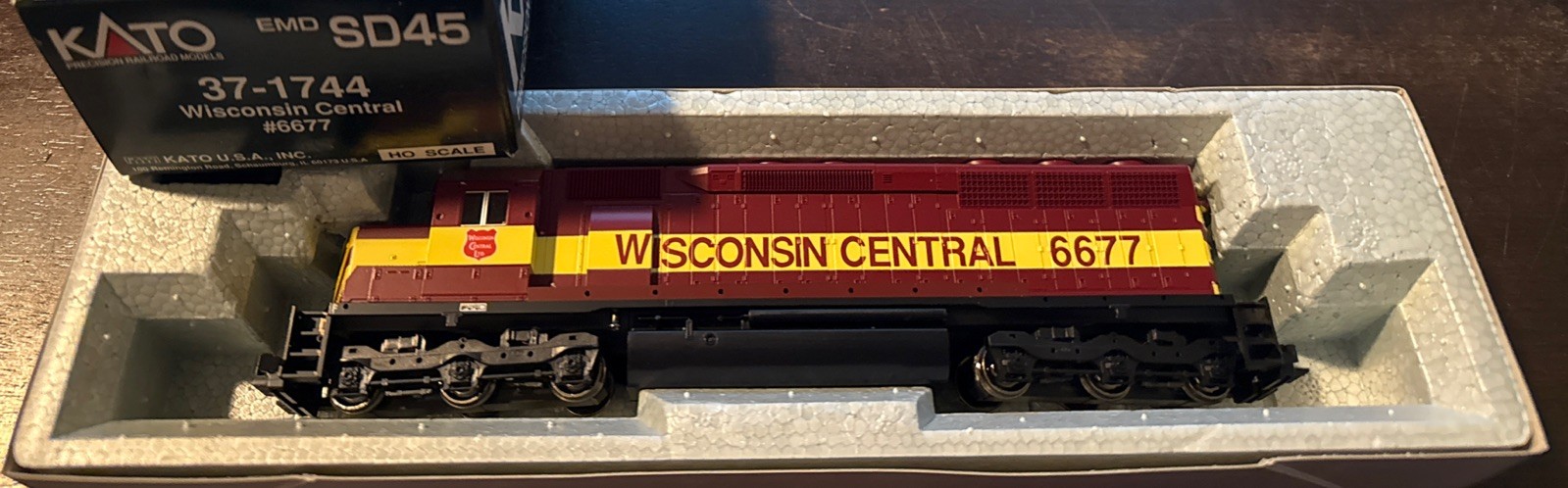 Kato Precision Railroad Models 37-1744 Wisconsin Central Locomotive HO 6677