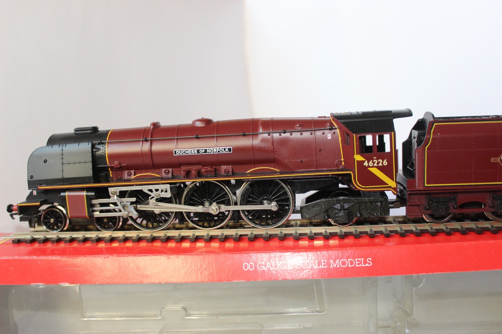 Hornby R134 Steam Loco 4-6-2 “Duchess of Norfolk” 00 Gauge – Boxed