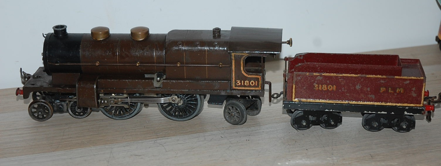HORNBY O GAUGE CLOCKWORK ‘NORD’ LOCOMOTIVE AND TENDER IN BROWN LIVERY