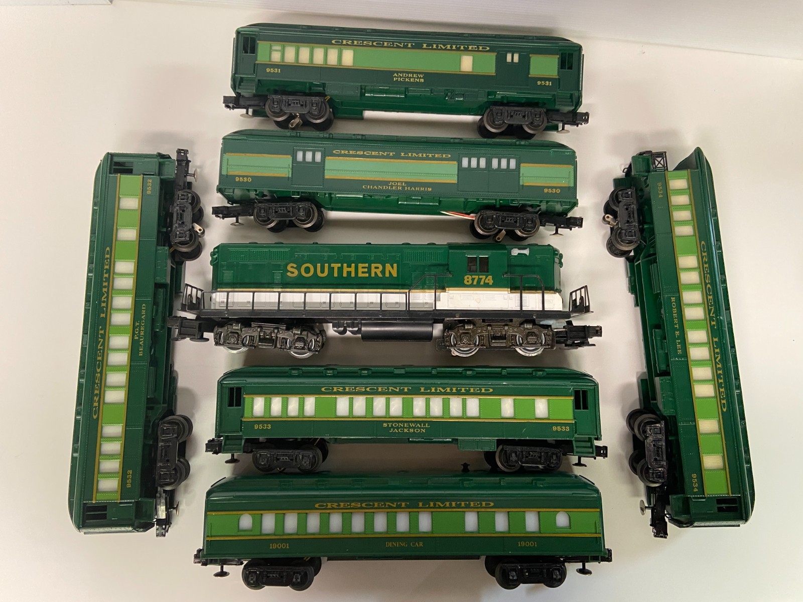 Lionel 6-8774 Southern GP-7 Diesel O Gauge Locomotive & SIX Passenger cars! TEST