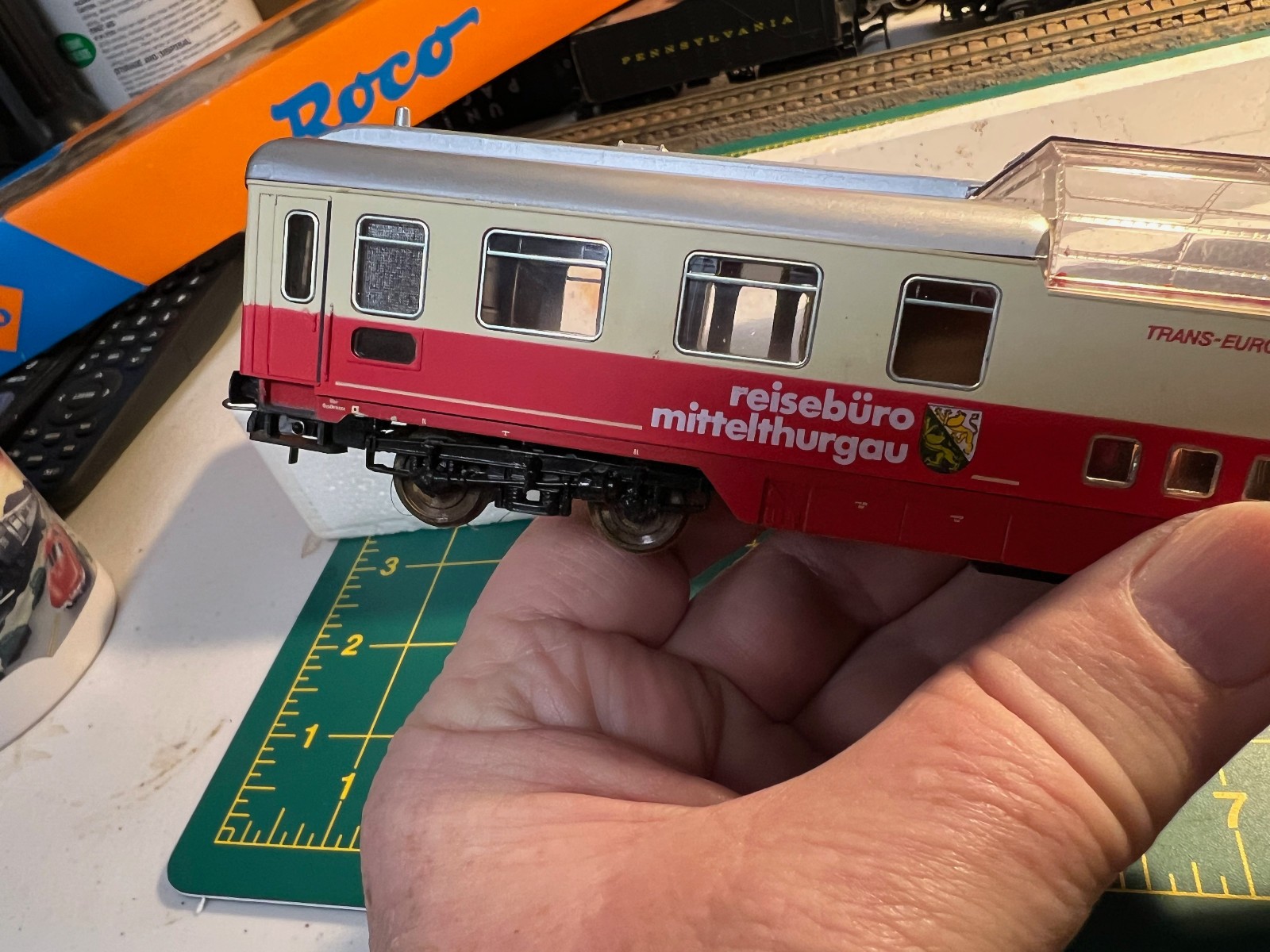 Roco 44408 / 4271F “Reisebüro Mittelthurgau” Panorama Passenger Coach HO Scale
