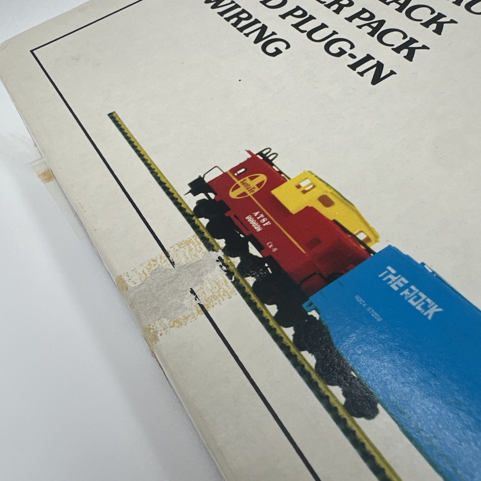 Bachmann EMD F40PH Amtrak Diesel & 3 x 85′ Lighted Fleet Coach Passenger cars