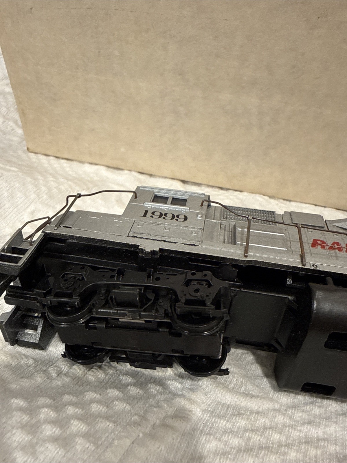 HO Scale 1999 KATO EMD, TTCI Railing, With Track Stand, Excellent