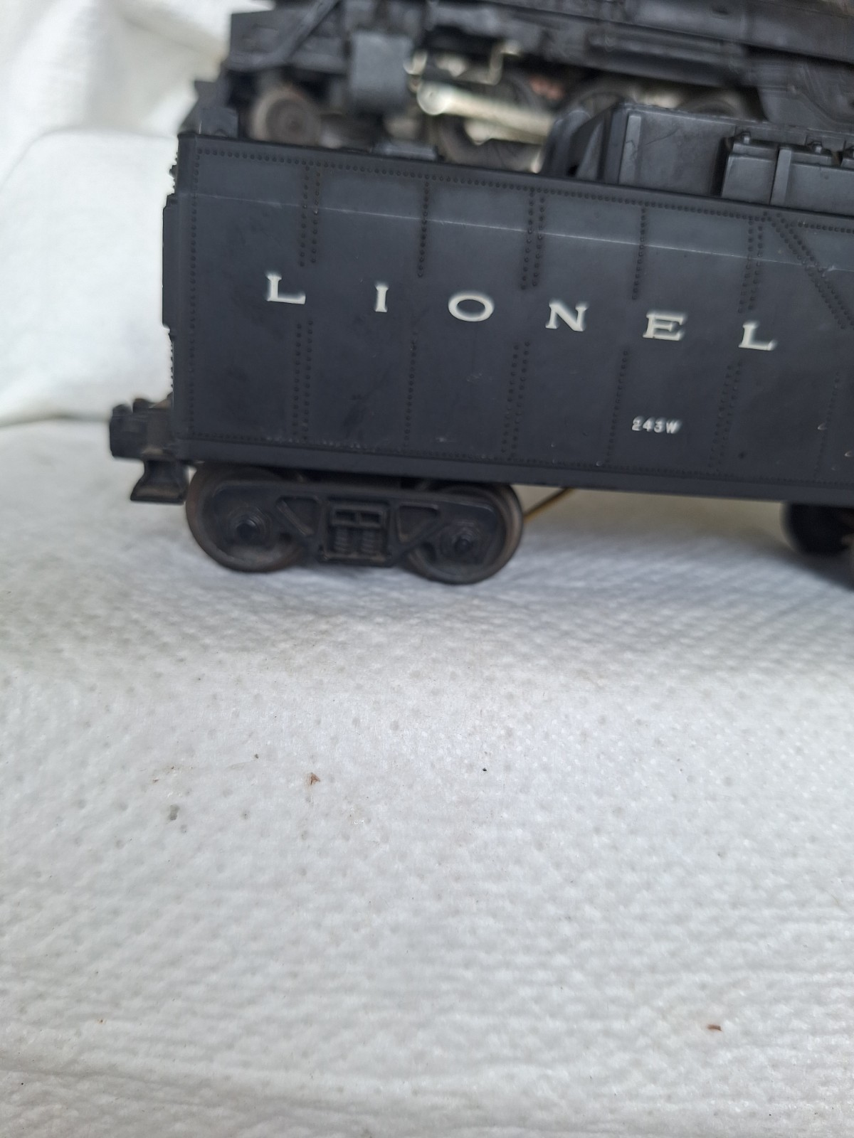Vintage Lionel 2037 Steam Locomotive With Whistle Tender