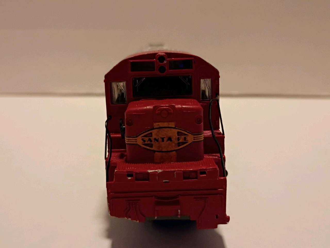 Bachmann GE U36B Diesel Locomotive. Santa Fe #350. Nice Shell!