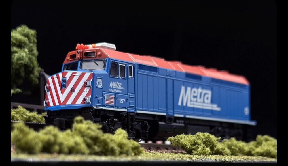 KATO 176-9107 F40PH Chicago Metra #157 City of Palatine Locomotive N gage