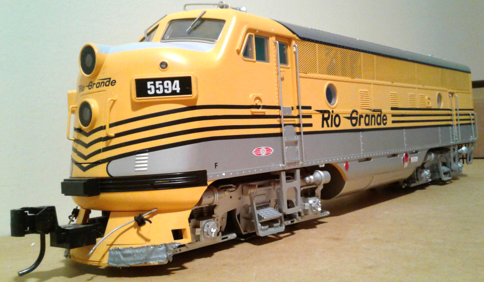 G SCALE USA TRAINS EMD F3A DENVER & RIO GRANDE WESTERN D&RGW #5594 R22350