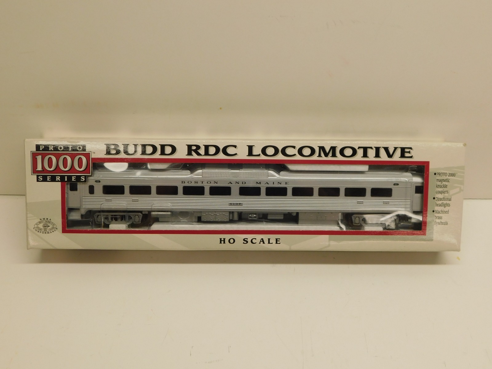 Proto 1000 Series HO Scale BUDD RDC Locomotive 30587 Boston & Maine #6137 #5