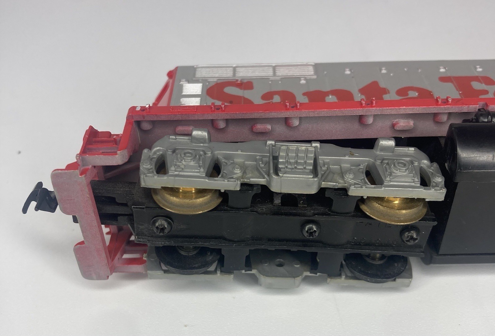 HO Scale Tyco, GP-20 Loco Santa Fe, Silver UNTESTED 5628
