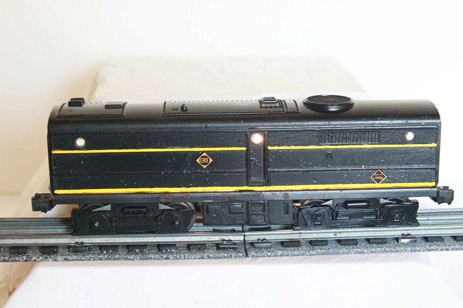Lionel 2032 Erie Diesel Alco Locomotive Set w/Non-Original “B” Unit