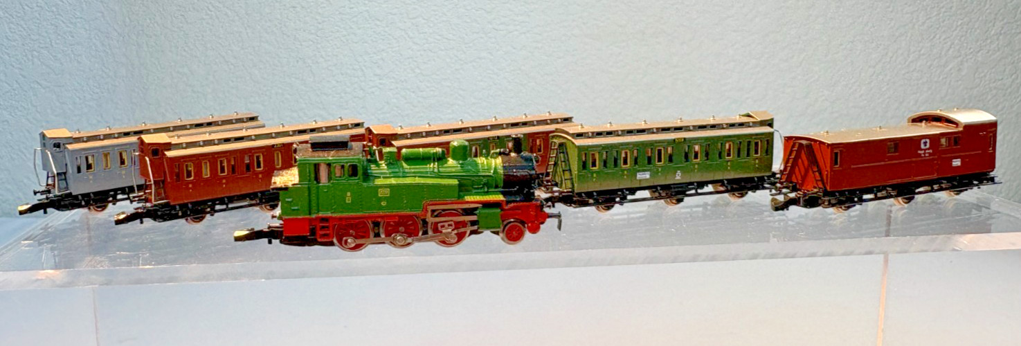 Z Scale Marklin Mini-Club 8104 Steam Passenger Train Set
