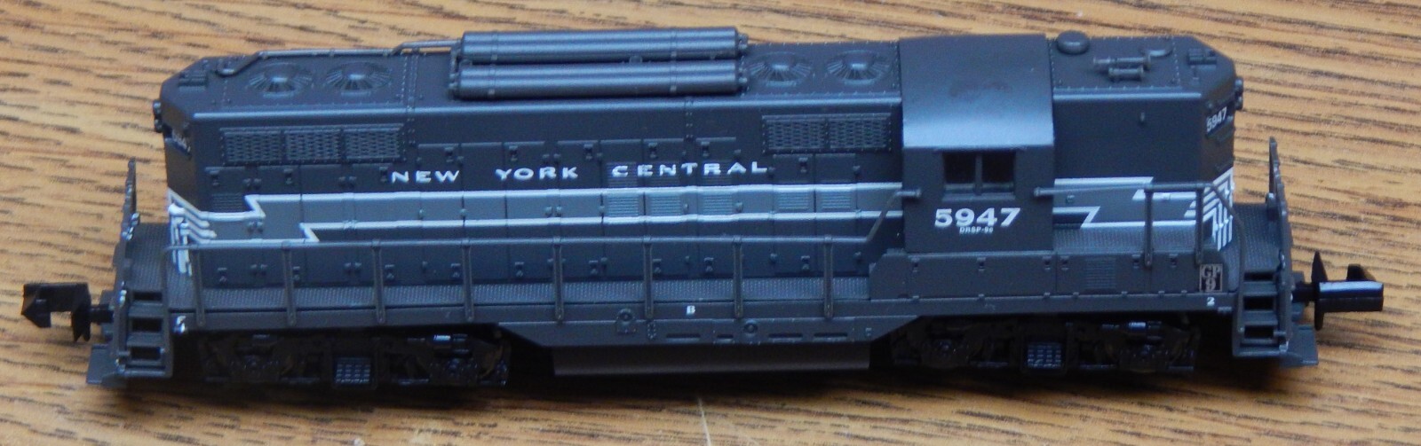 ATLAS 48414 NEW YORK CENTRAL GP-9 TT DIESEL LOCOMOTIVE USED VERY LITTLE W/BOX N