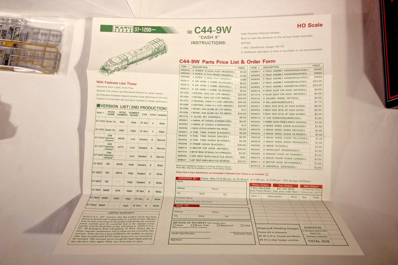 KATO HO GE C44-9W Dash 9 Santa Fe #605 37-1210 New in Box Complete