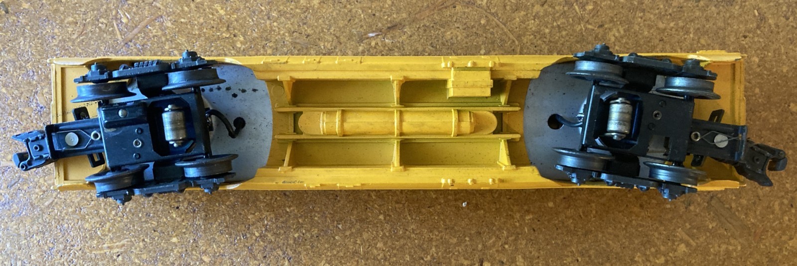 Lionel Postwar O-27 No. 2023 Yellow UP A-A FA Diesels & 3 Yellow Passenger Cars