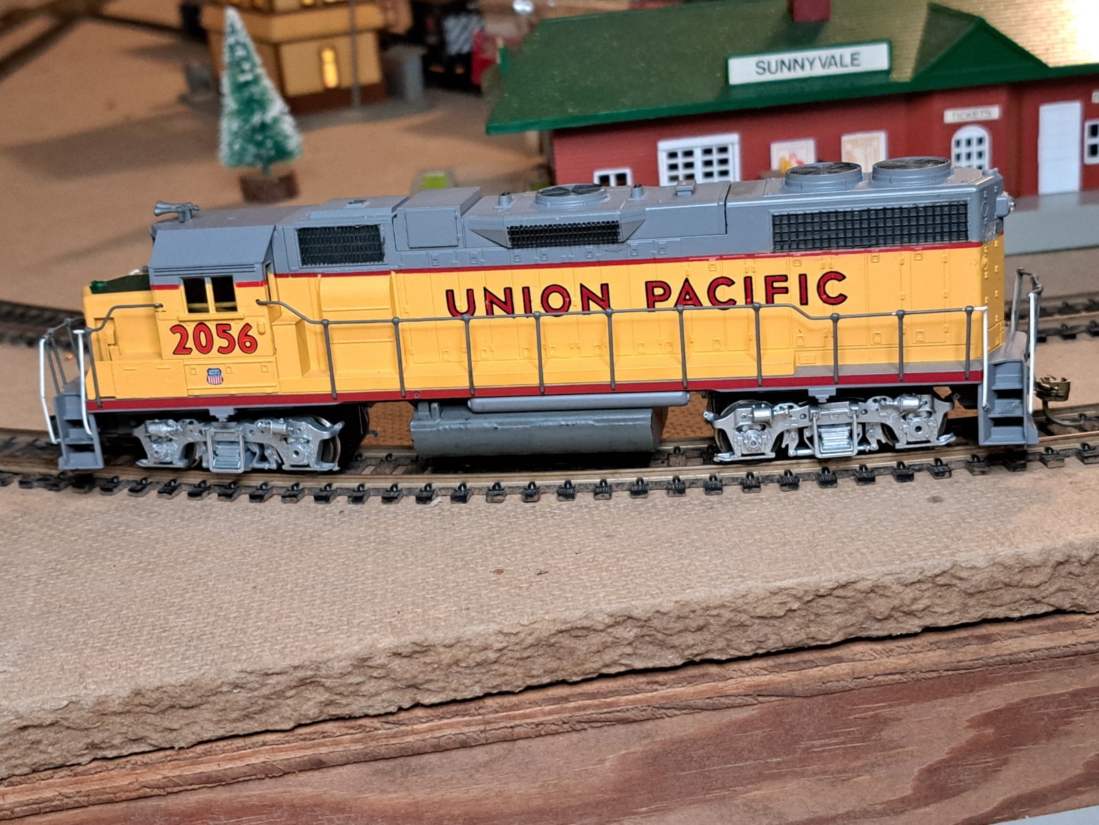 Athearn HO UP 2056 GP38-2 Powered Locomotive Excellent w/ Original Box