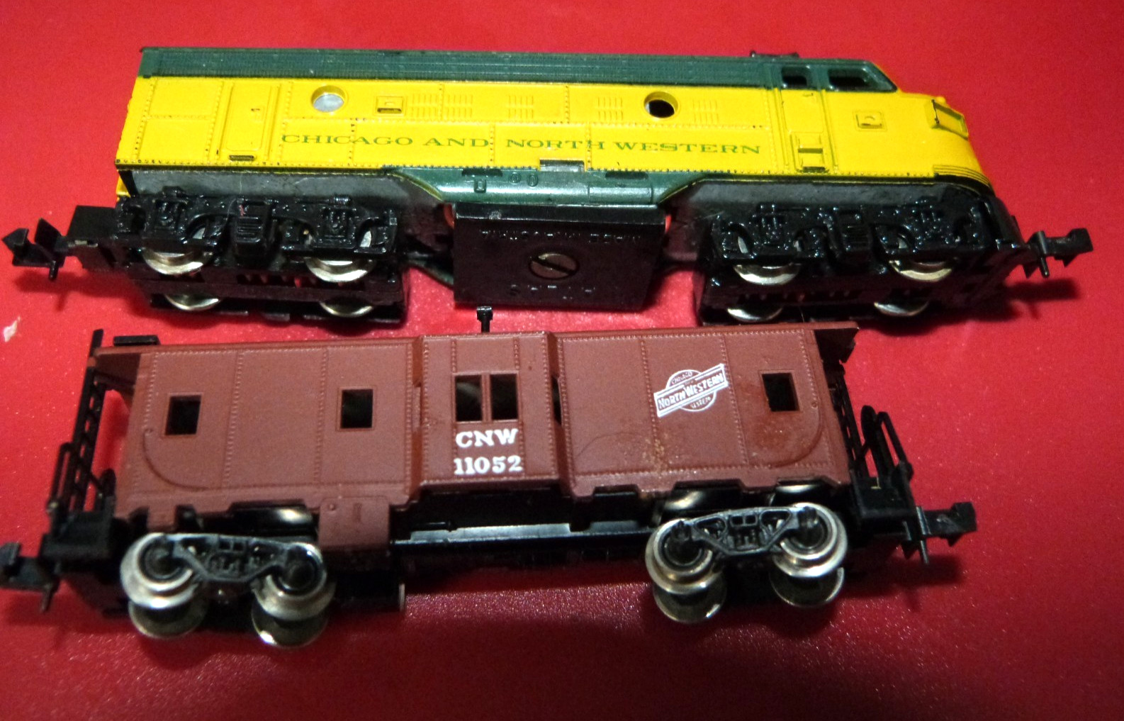 N Scale Atlas C&NW F7A Diesel & Bay Window Caboose