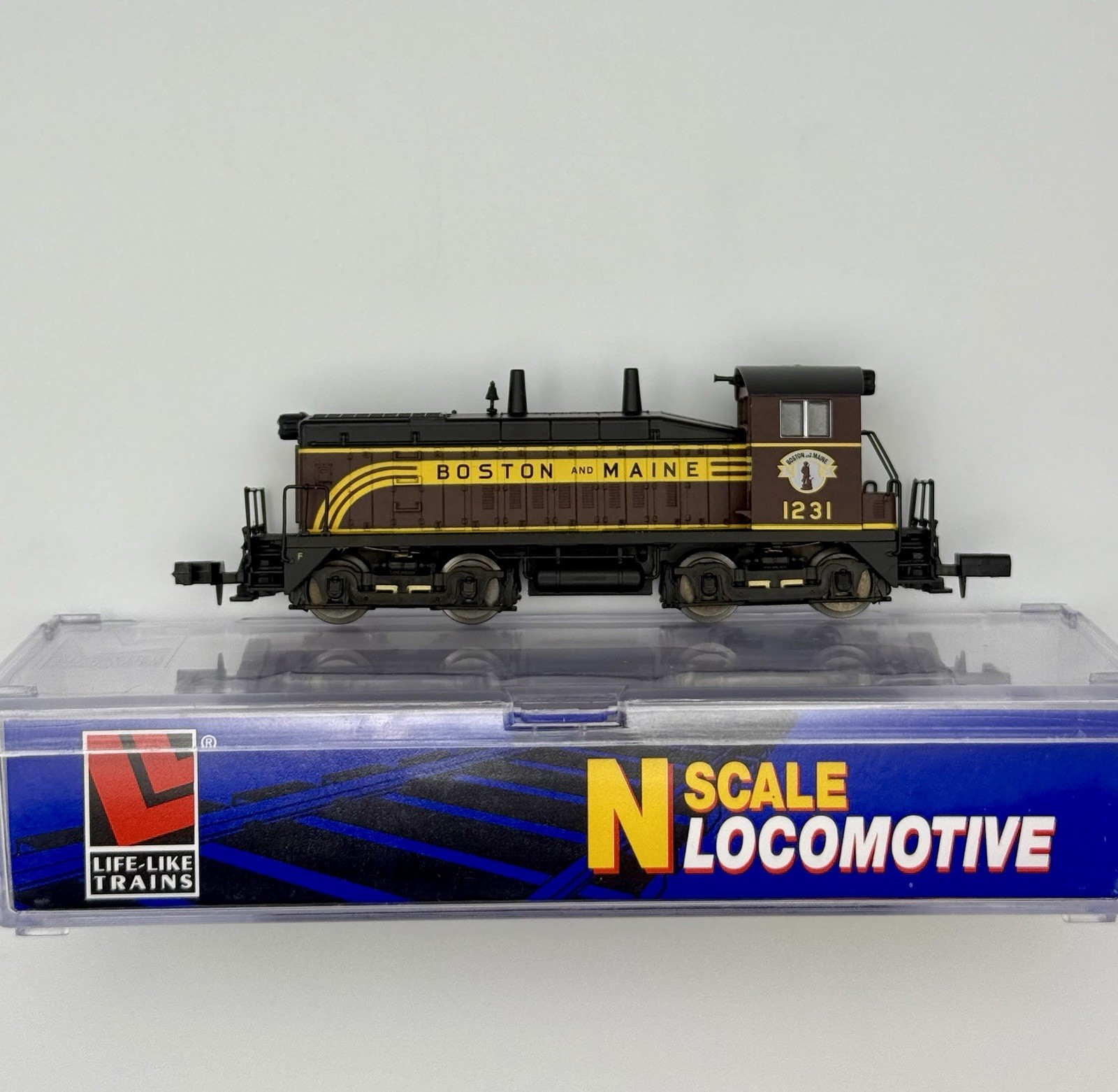 RARE NIOB N Life Like 7504 SW9/1200 Switcher Loco Boston & Maine #1231 Minutemen