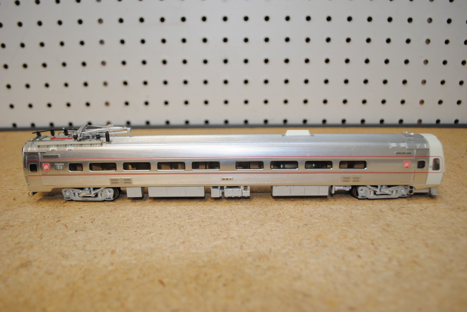 Walthers Proto 920-13823 Pennsylvania #881 Budd Metroliner EMU Parlor Car HO