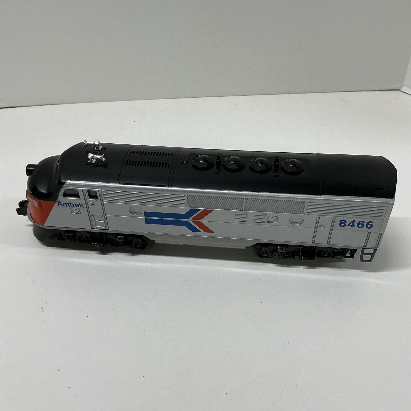 Lionel O Gauge Amtrak EMD F40PH Diesel Locomotive 8466 Analog AC 3-Rail