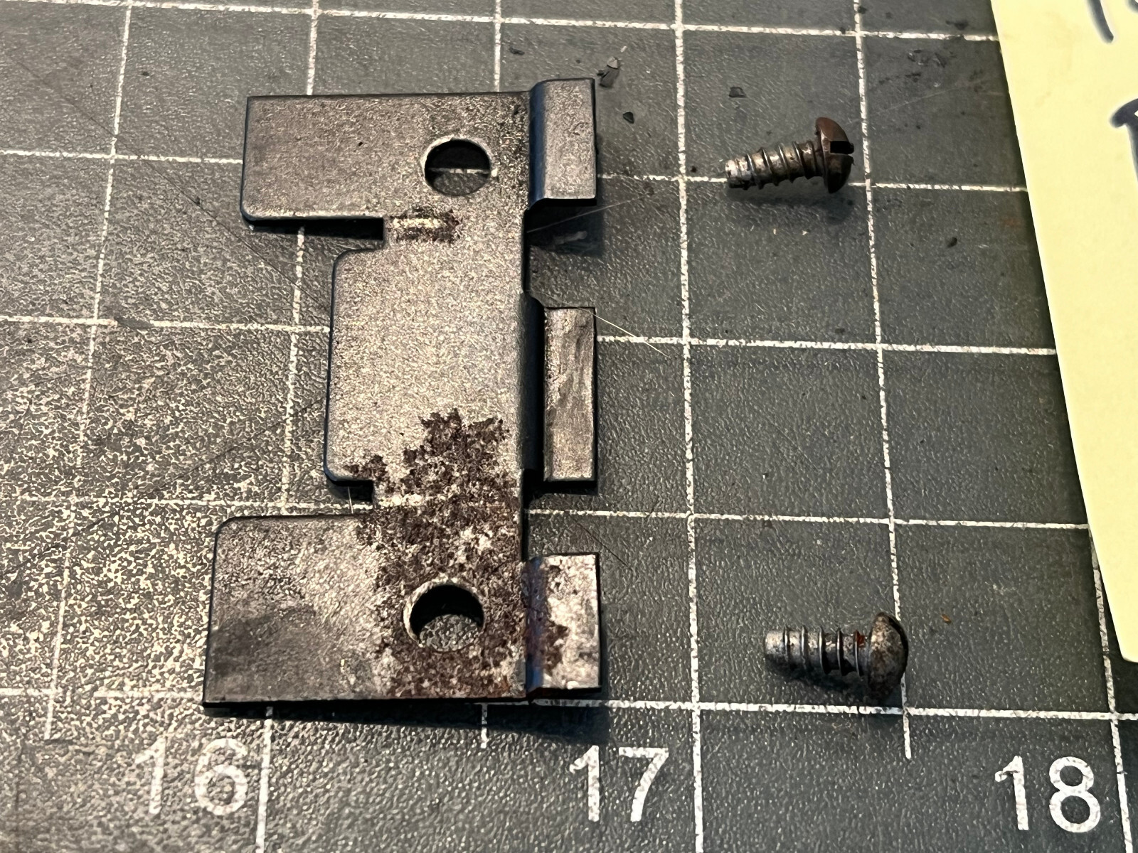 Marx Train 1666 666 Locomotive REAR METAL MOTOR MOUNT CLIP & SCREWS PART LOT A