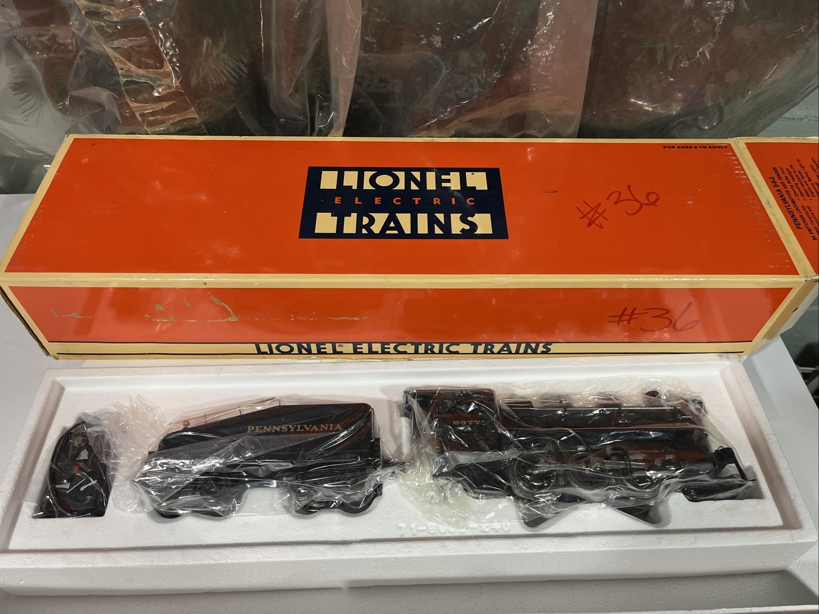 Lionel 6-18000 O Gauge Pennsylvania 0-6-0 B6 Switcher Loco & Tender #8977 – MINT