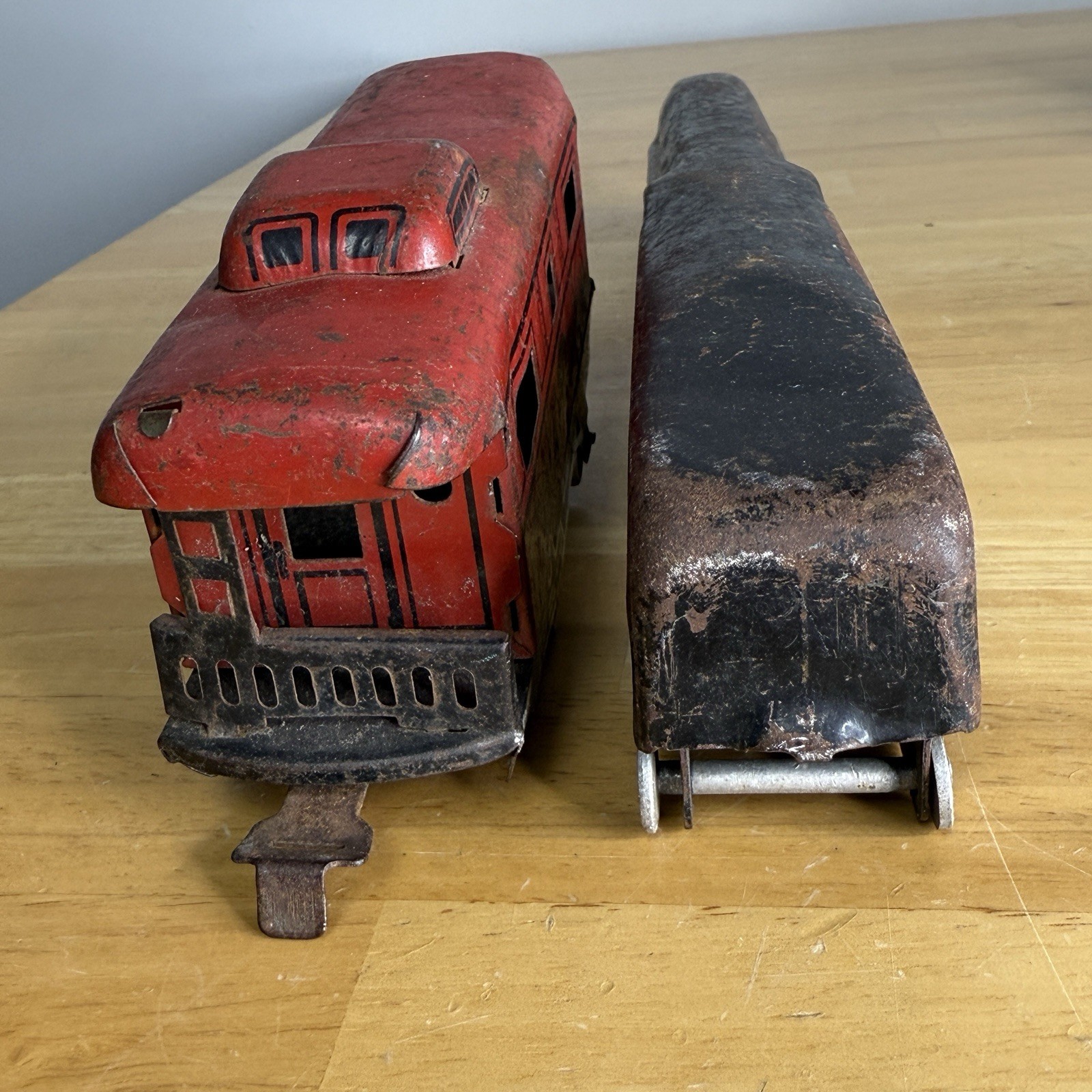 VTG 1940’s Stafford Lines #1006 Steel Locomotive & NY Central Lines 694 Caboose*