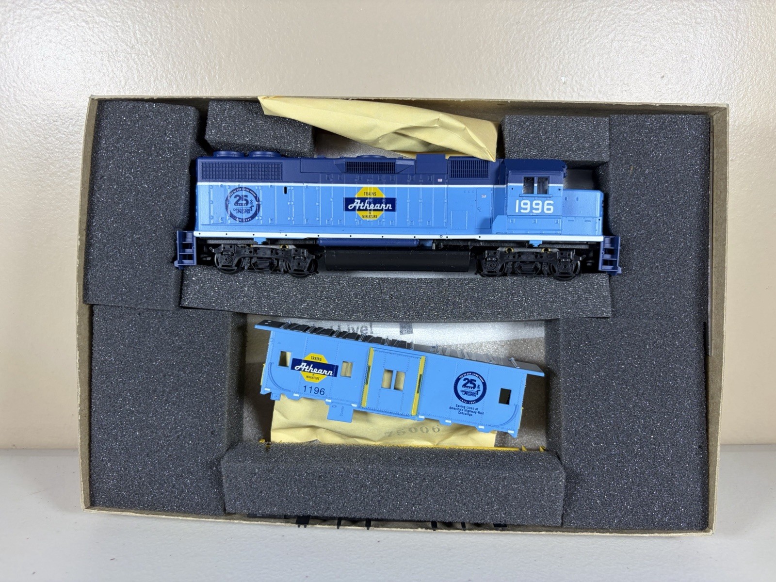 HO Athearn SE GP38-2 Dummy Long Fuel Tank #1996 & BW Caboose Kit 2212 Brand New